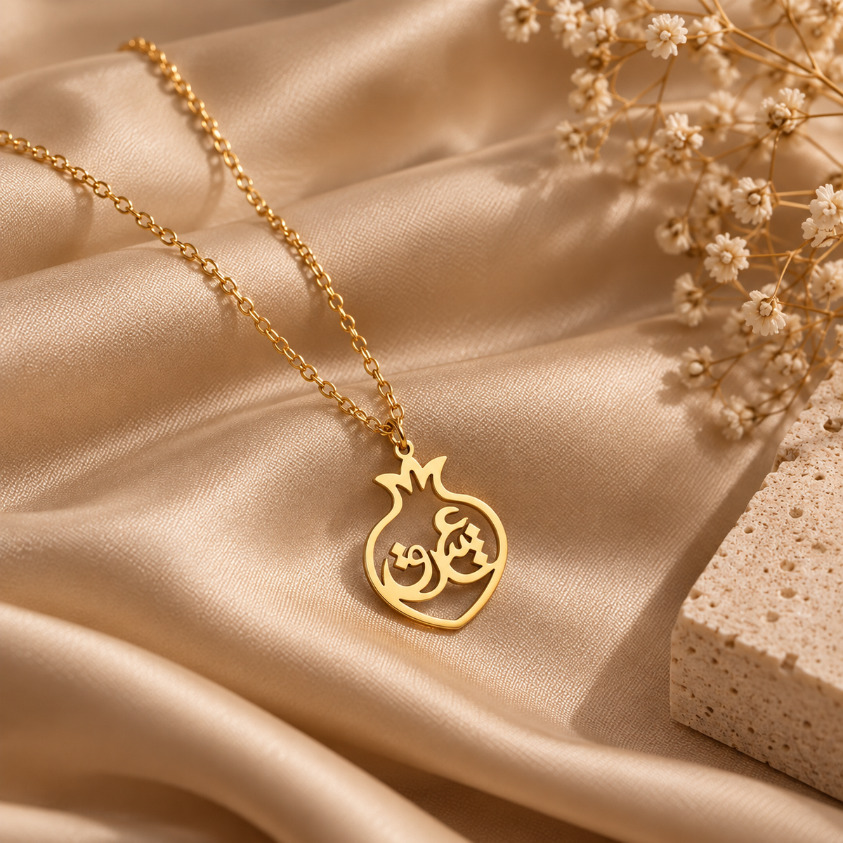 Collier Grenade Eshgh doré en acier inoxydable
